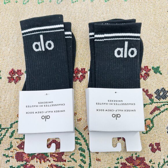 NWT ALO Yoga Throwback Sock 2 Pairs - M - Picture 1 of 4